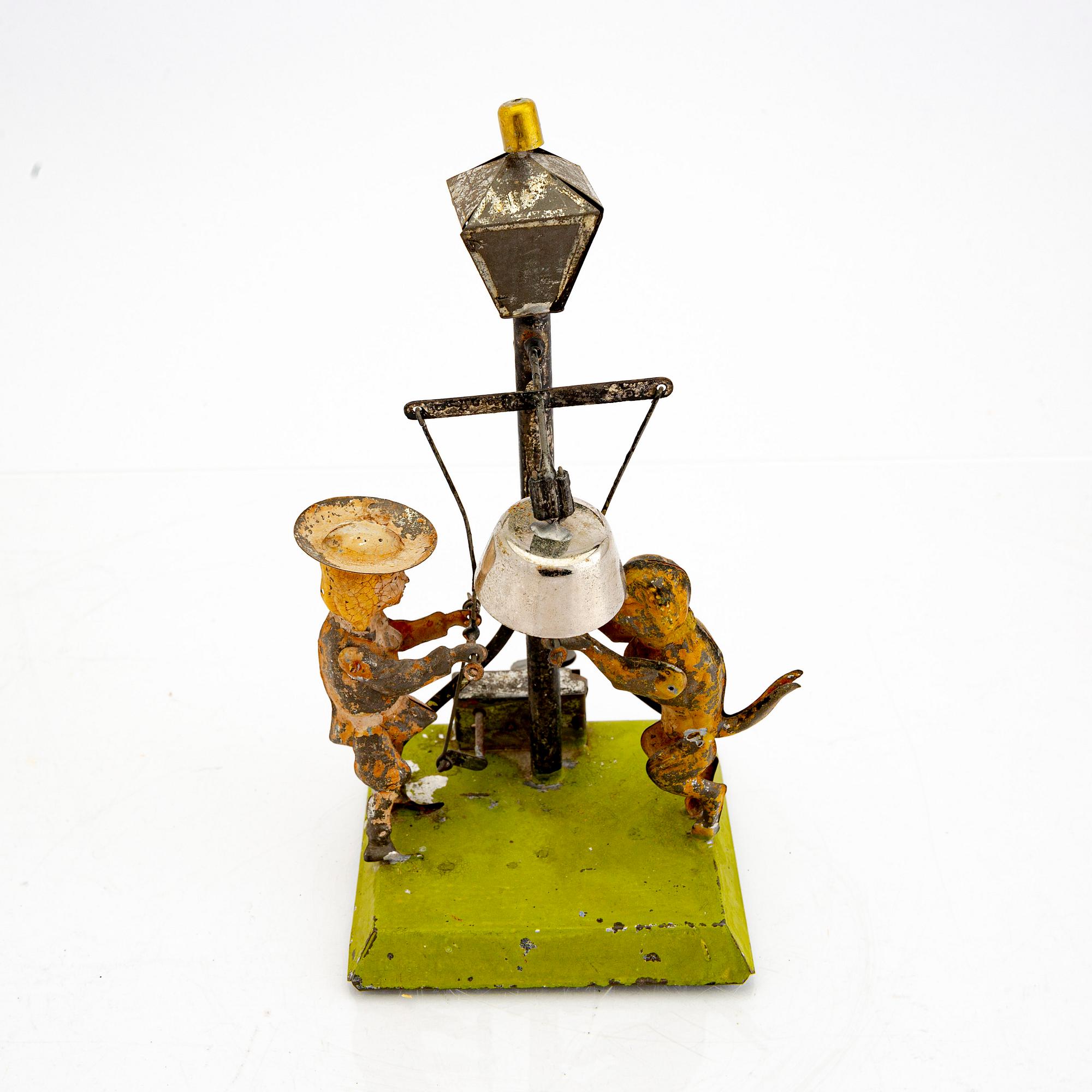 An early 1900s tin toy probably Germany.