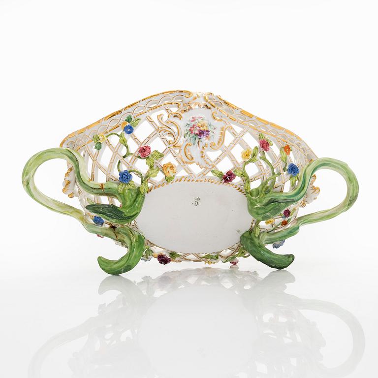 Jardinière, porcelain, Imperial Porcelain Factory, Alexander II, 1855–81.