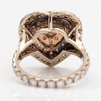 Ring, 18K vitguld, diamanter ca 2.77 ct tot.