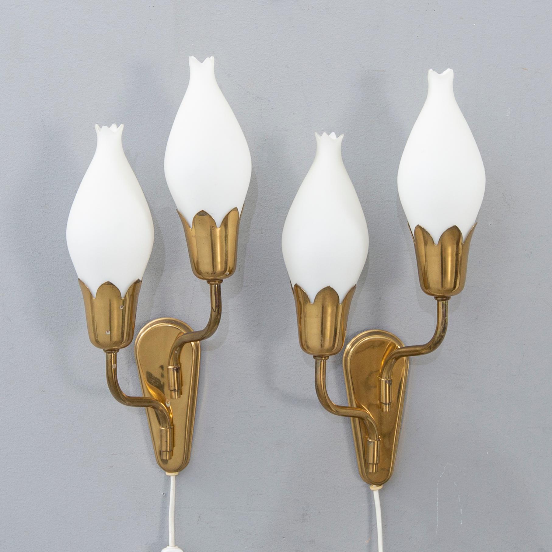A pair of 1950s wall lamps.