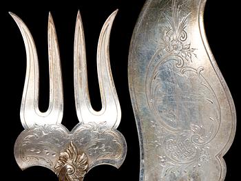 TÅRTBESTICK, i etui, silver, troligen tidigt 1900-tal.