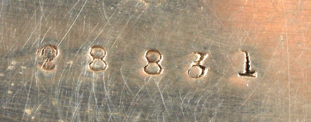 BORDSPLATAEU, silver. Sheffield, William Hutton & Sons, 1800-talets slut. 840gr.