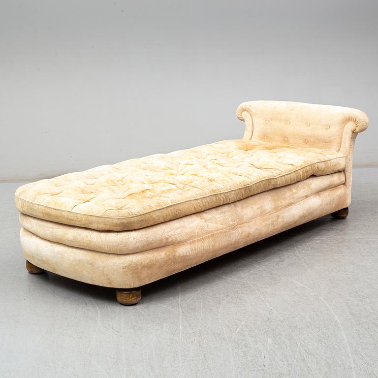 A model 775 daybed by Josef Frank for Firma Svenskt Tenn.