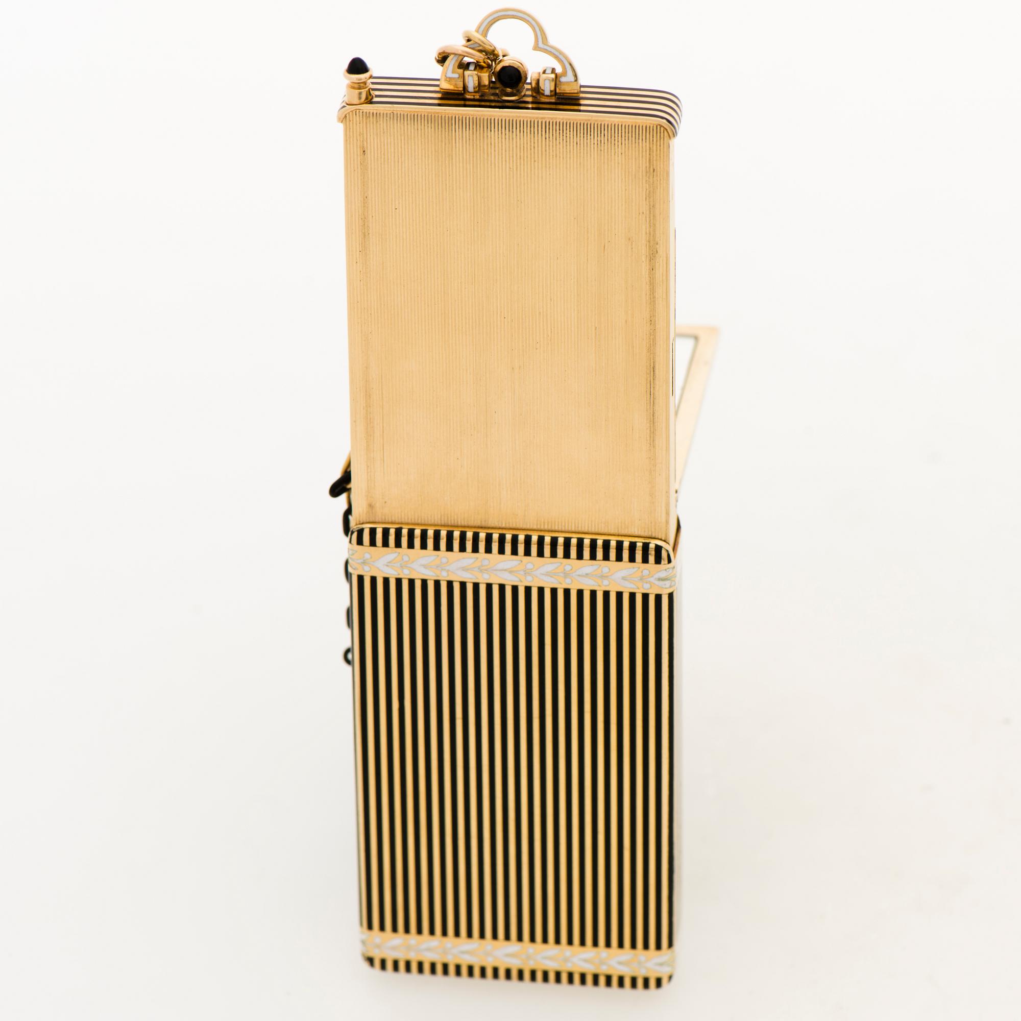 A Cartier Art Deco Vanity Case/Minaudière in 18K gold, black enamel and onyx.