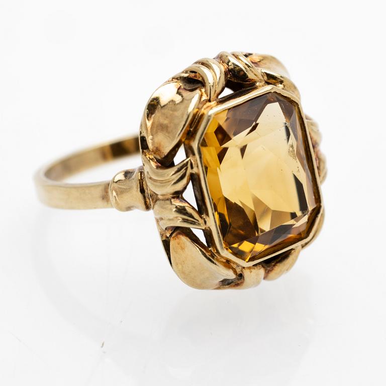 14K gold ring with a citrine.