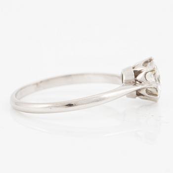 Ring, CG Hallberg, platina med briljantslipad diamant.