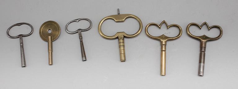 KLOCKNYCKLAR, 14 st, mässing och metall, 1700-1900-tal.
