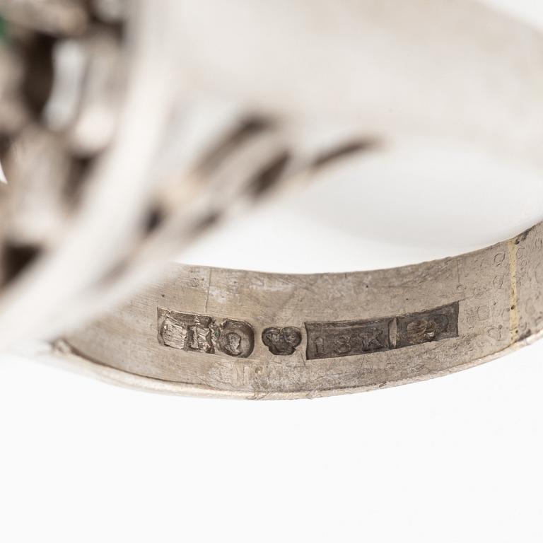 Ring, 18K white gold with an emerald-cut emerald and brilliant-cut diamonds.