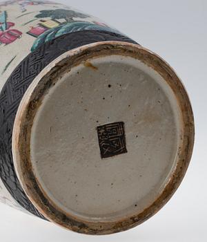 GOLVVAS, porslin, Kina tidigt 1900-tal.