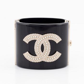 Chanel, a black acrylic cuff with pearls, 2019.