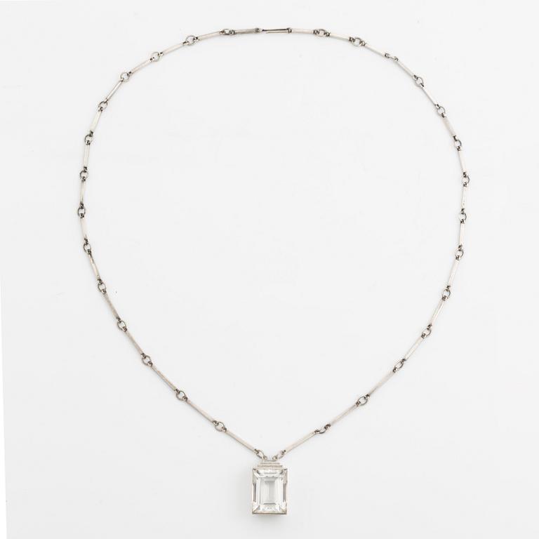 Wiwen Nilsson, a sterling silver necklace with a rock crystal pendant, Lund 1943.