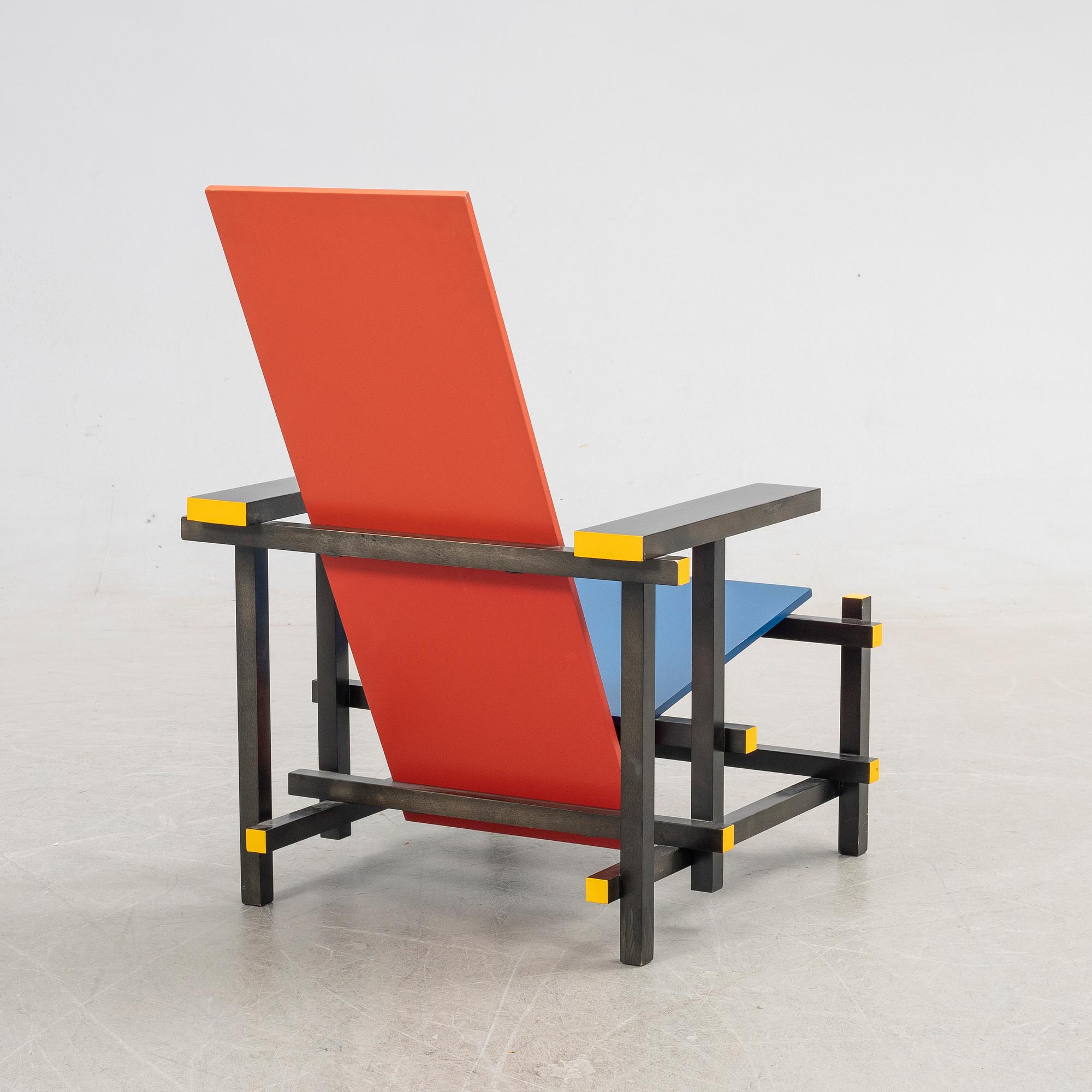 Gerrit Rietveld, karmstol, "Red and blue chair", Cassina, samtida.