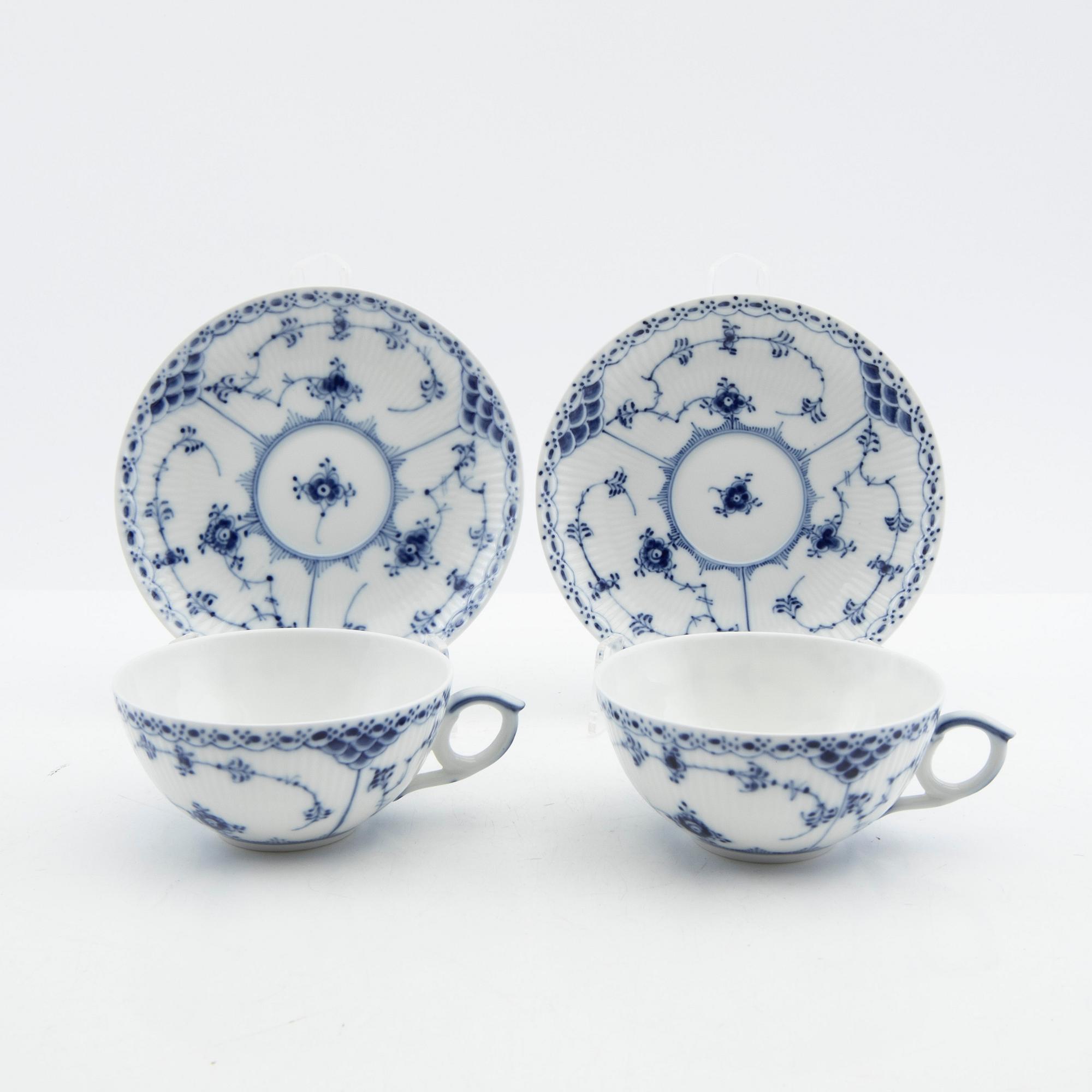 Royal Copenhagen, tea cups with saucers, a pair, porcelain, "Musselmalet", Denmark.