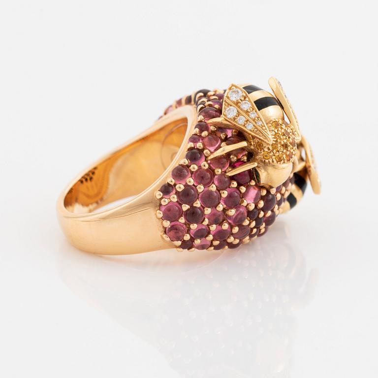 Cartier ring 18K guld och emalj med runda briljantslipade diamanter, safirer och smaragder.