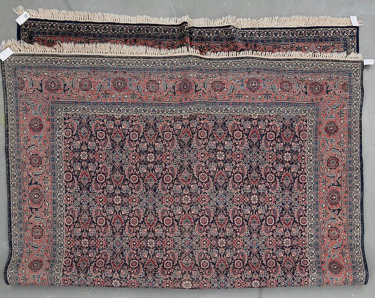 MATTA, semiantik Täbris. Ca 340x233 cm.