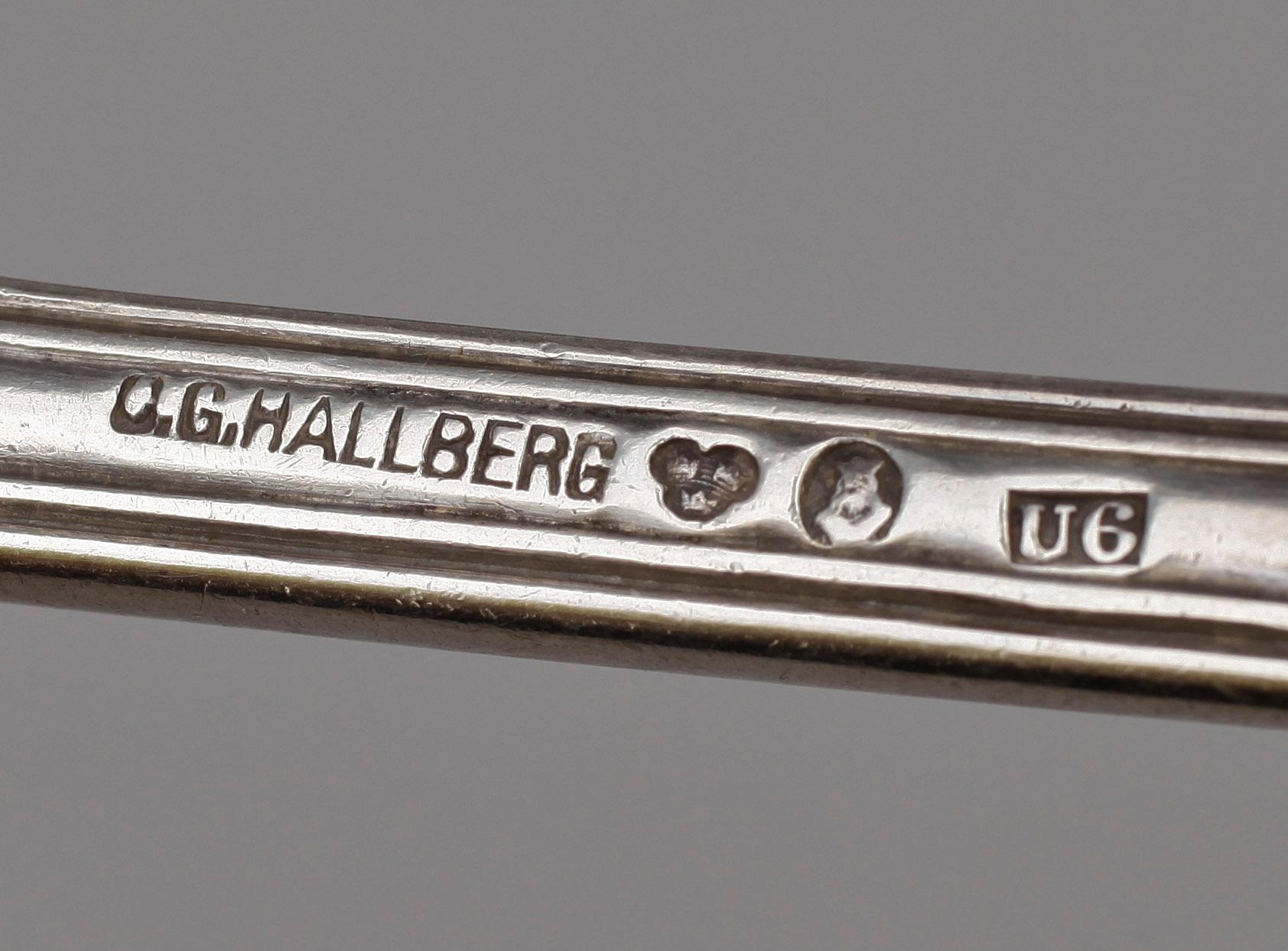 PARTI BESTICK SAMT BÄGARE, silver, olika mästare, bla Pehr Zethelius, tidigt 1800-tal till 1940-tal. Totalvikt ca 480 g.