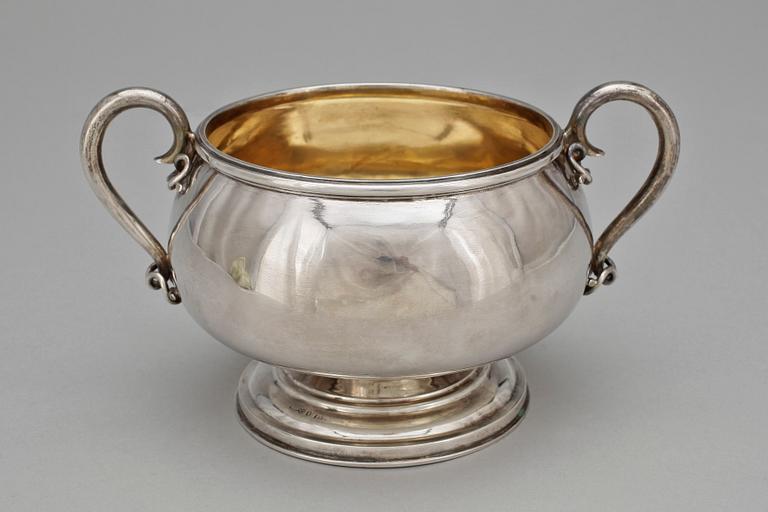 SOCKERSKÅL, silver, Gustav Möllenborg Feron, Stockholm 1868-69. Vikt ca 360 gram.