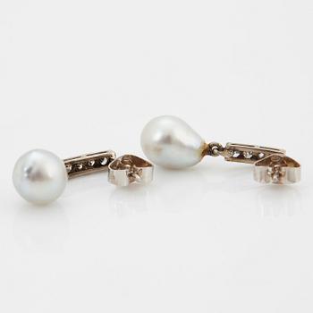 Ett par örhängen 18K vitguld med droppformade pärlor och åttkantslipade diamanter.