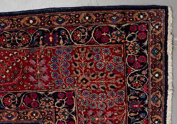 A carpet, an antique/a semi-antique Yezd, ca 557-562 x 366,5-370,5 cm.