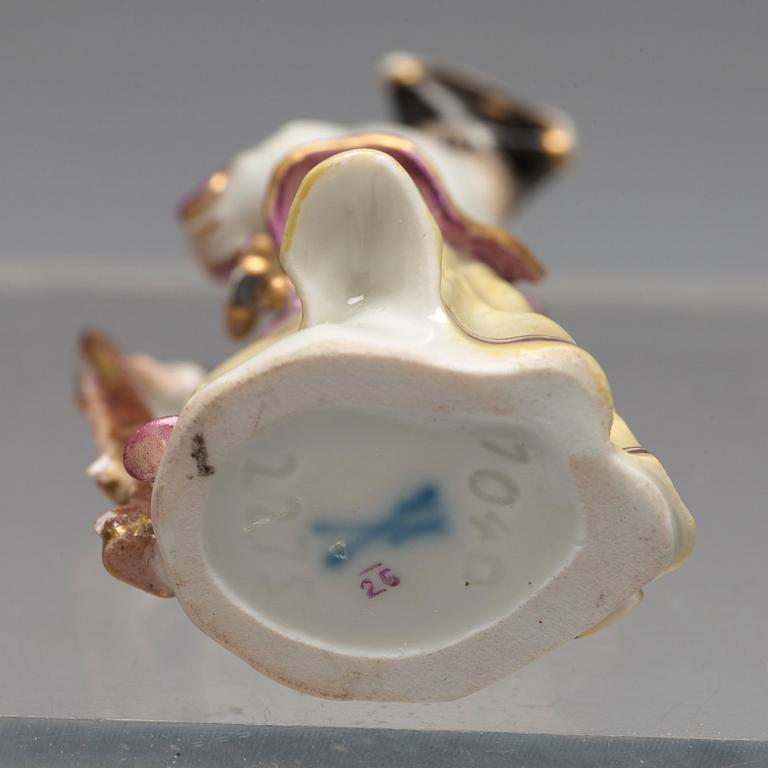 MINIATYR FIGURINER, fem stycken, porslin. Meissen, 1900-tal.