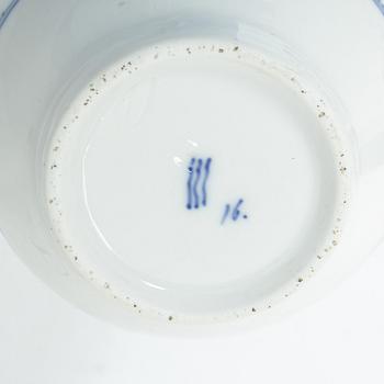 Royal Copenhagen, Lot of porcelain, 7 pieces, “Musselmalet”, coffee pot, chocolate pot, water jug, sauce boat, 3 cream jugs, 20th century.