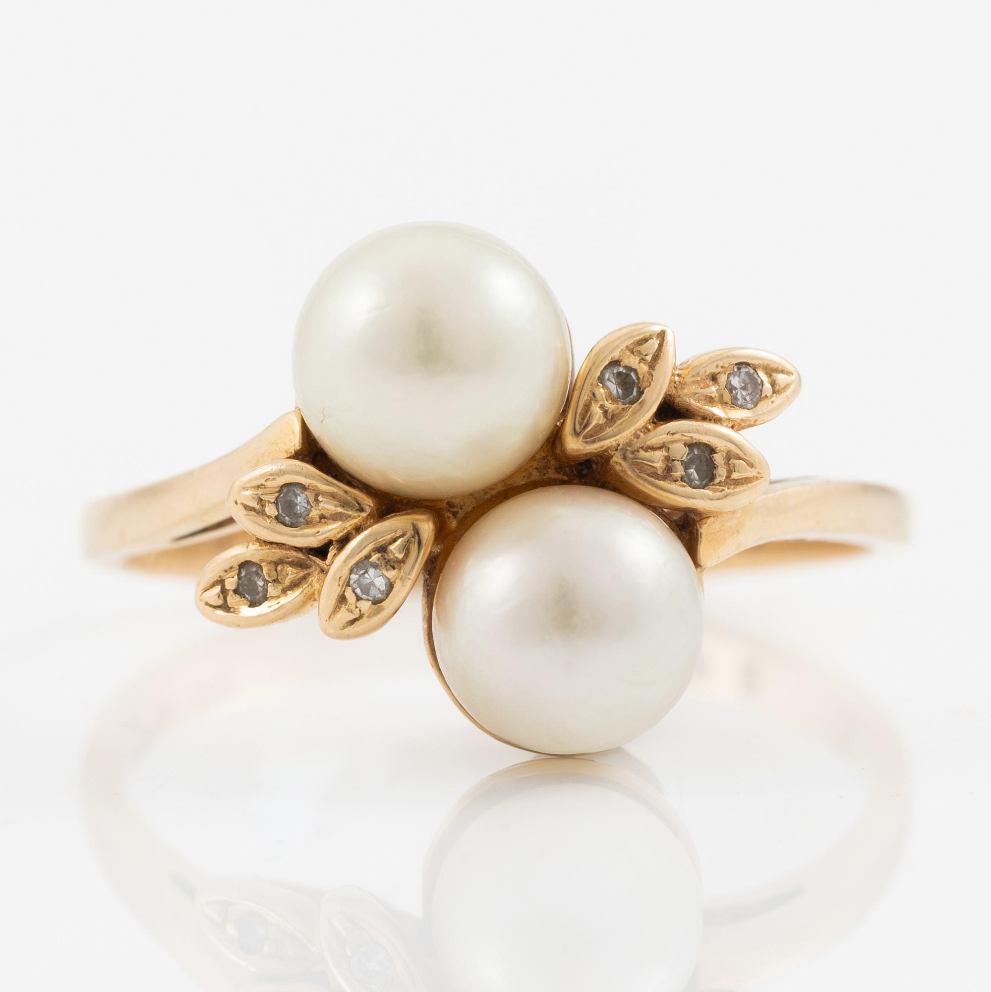 Ring, 18K guld med pärlor samt små åttkantslipade diamanter.