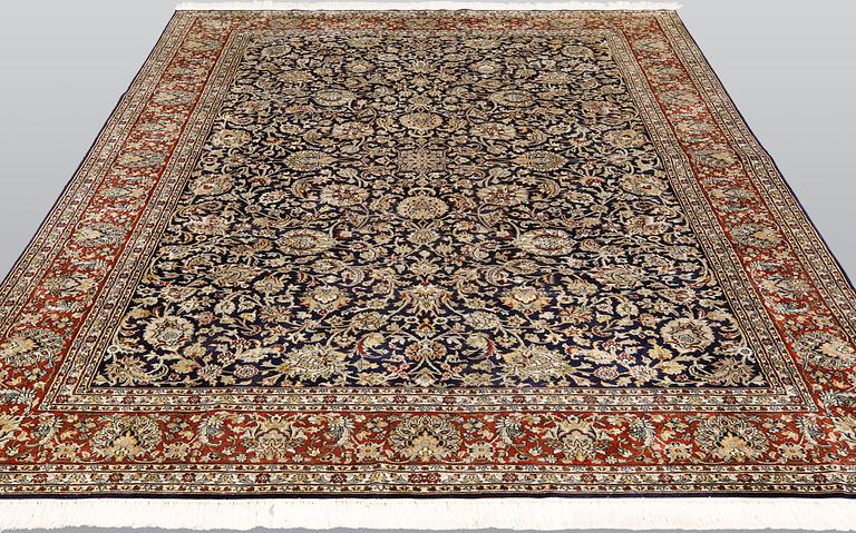 A silk Kashmir carpet, ca 280 x 188 cm.