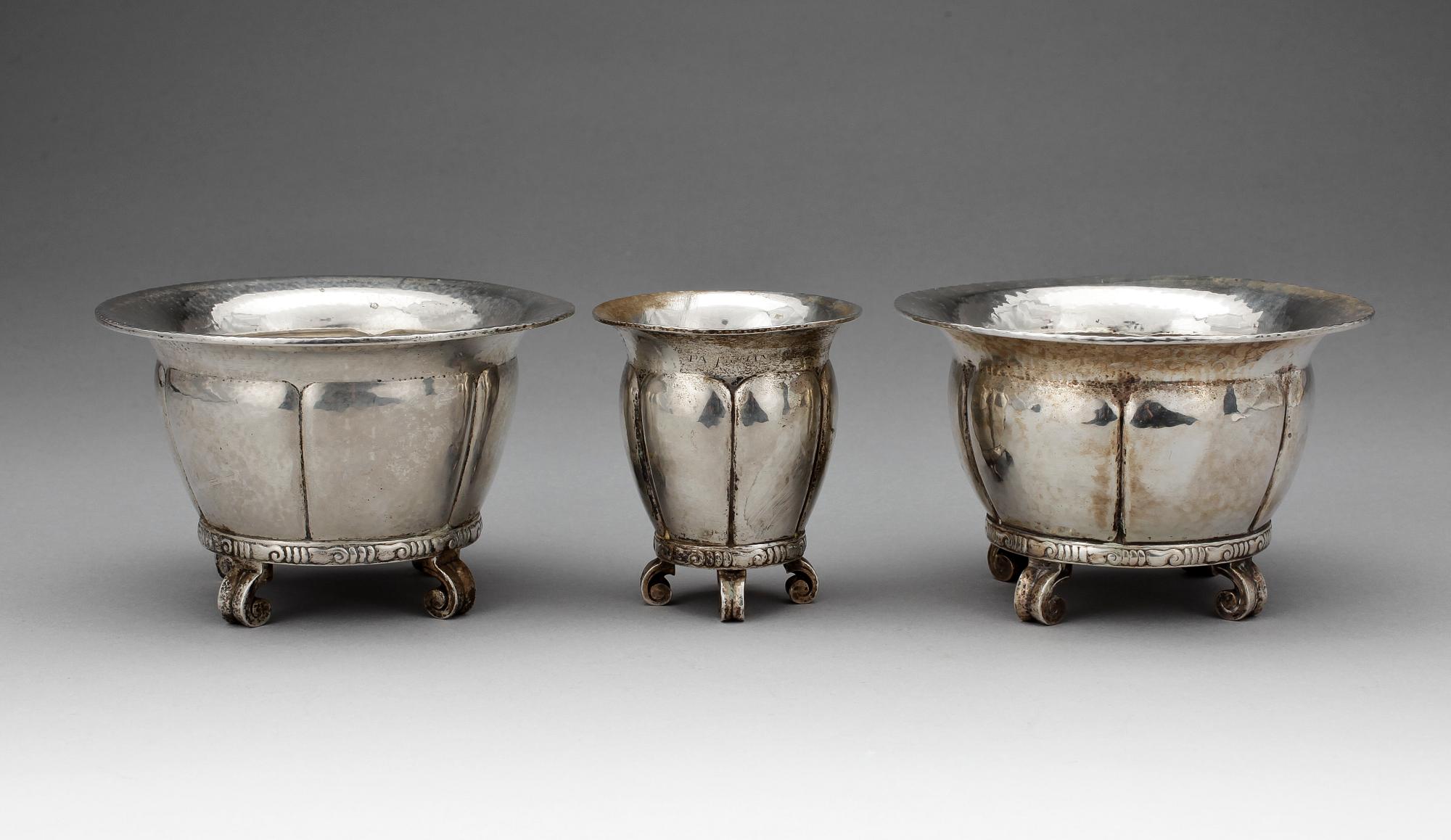 SKÅLAR, ett par samt BÄGARE, silver, K Anderson, Stockholm, 1917-18. Tot ca 455 gr.