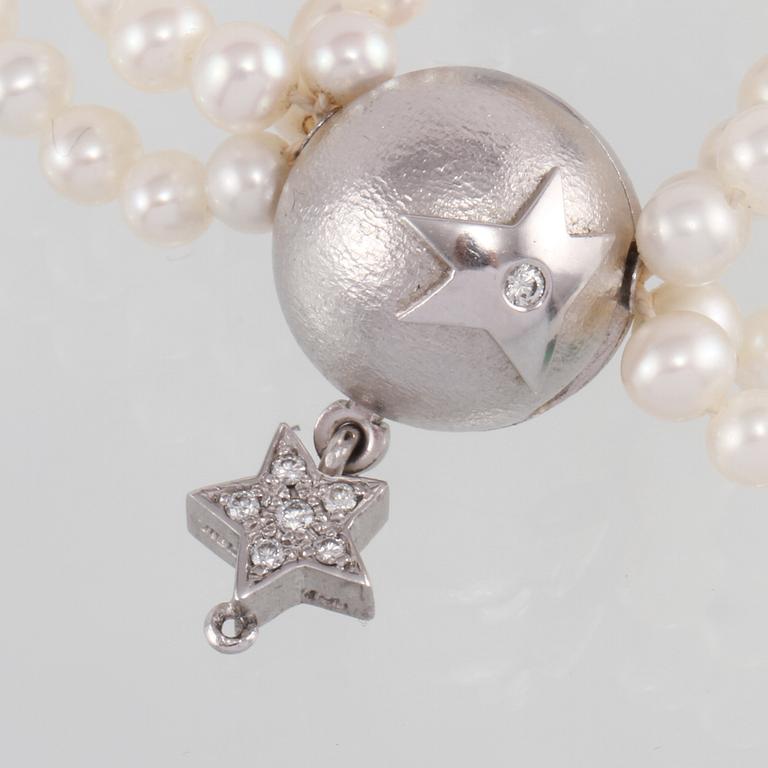 COLLIER, odlade pärlor med lås i 18K vitguld, briljantslipade diamanter samt odlad pärla, Ole Lynggaard.