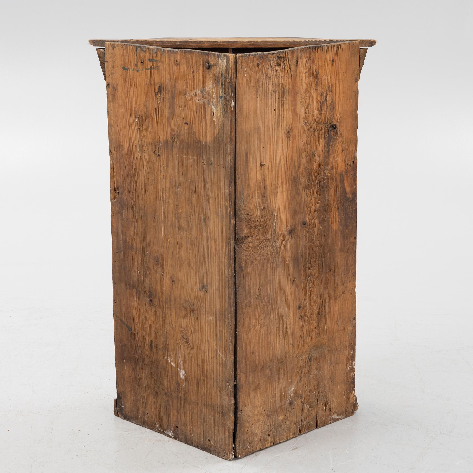 A Swedish traditional painted corner cabinet, Dalarna, 18th-/19th century.