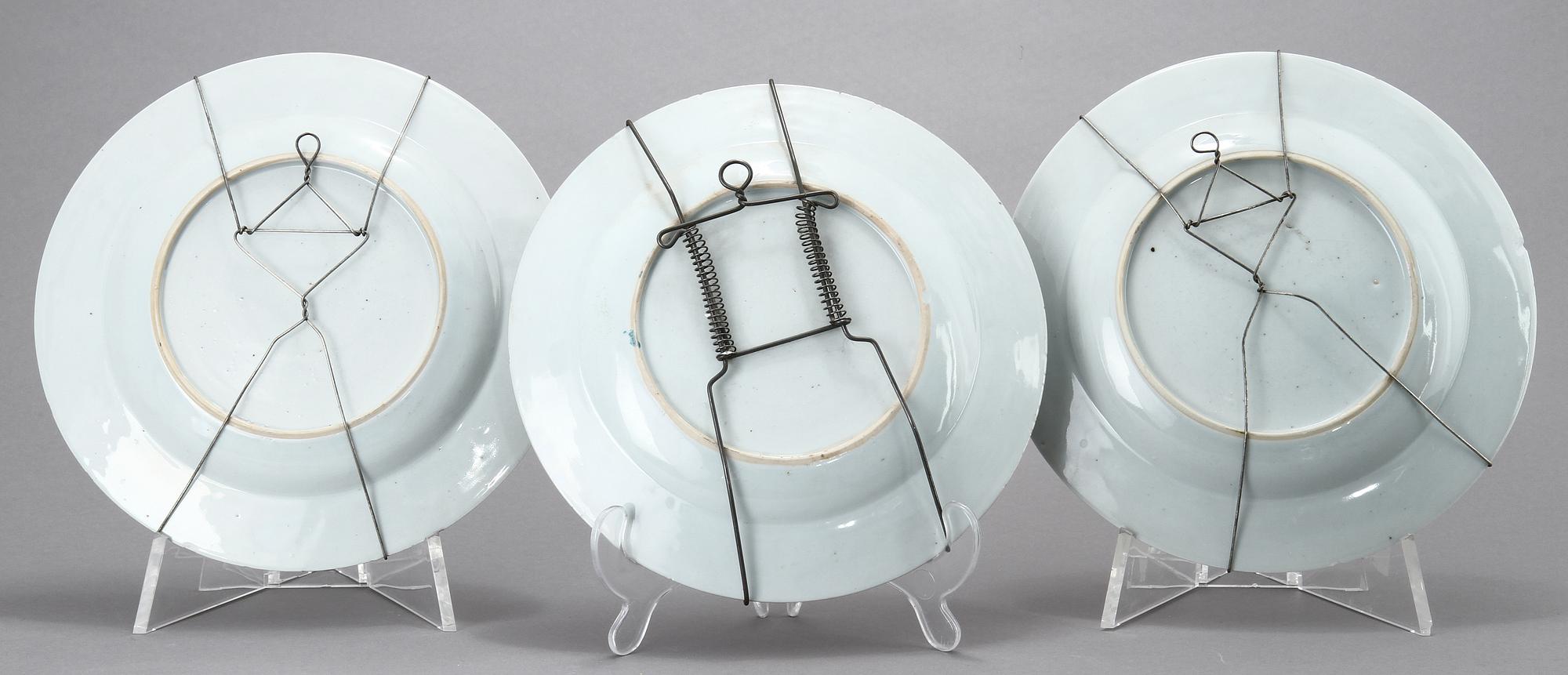 TALLRIKAR, 3 st, porslin, Kina, 1700-tal.