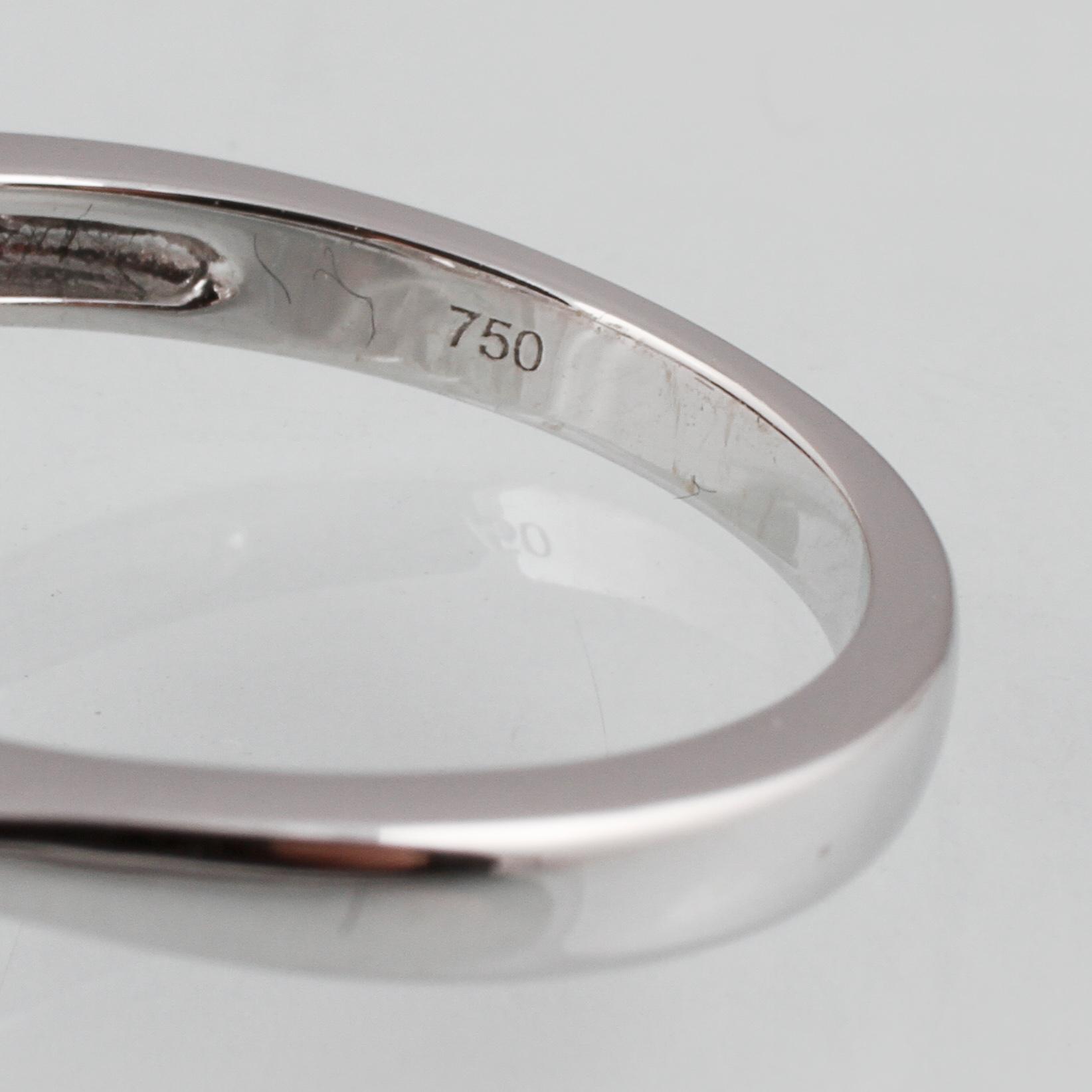 RING, 18K vitguld med briljant-, dropp- samt prinsesslipade diamanter 0.75 ct. Vikt 2,5 gram.