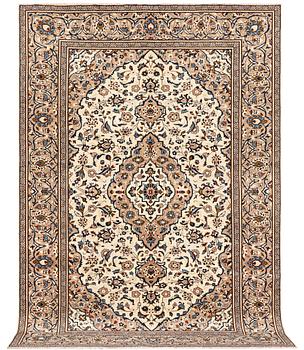A carpet, Kashan, ca 293 x 193 cm.