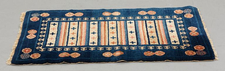 A rug, semi-antique Baotou, ca 108,5 x 56,5 cm.