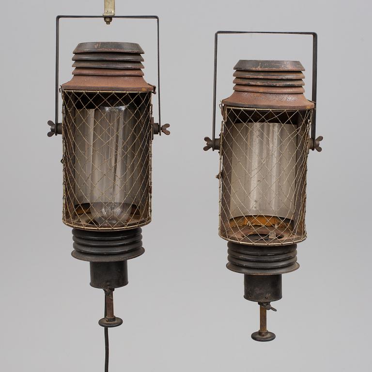 LAMPA/STRÅLKASTARE, 2 stycken, 1900-talets första hälft.