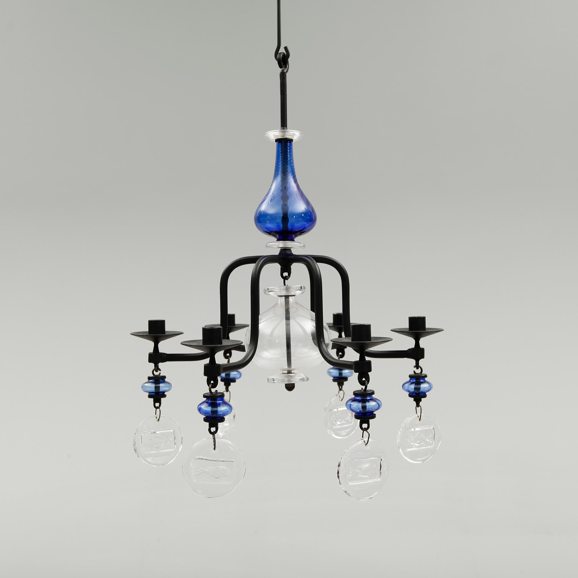 LJUSKRONA, smide och glas, Erik Höglund, 1900-talets andra hälft. Höjd ca 60 cm.