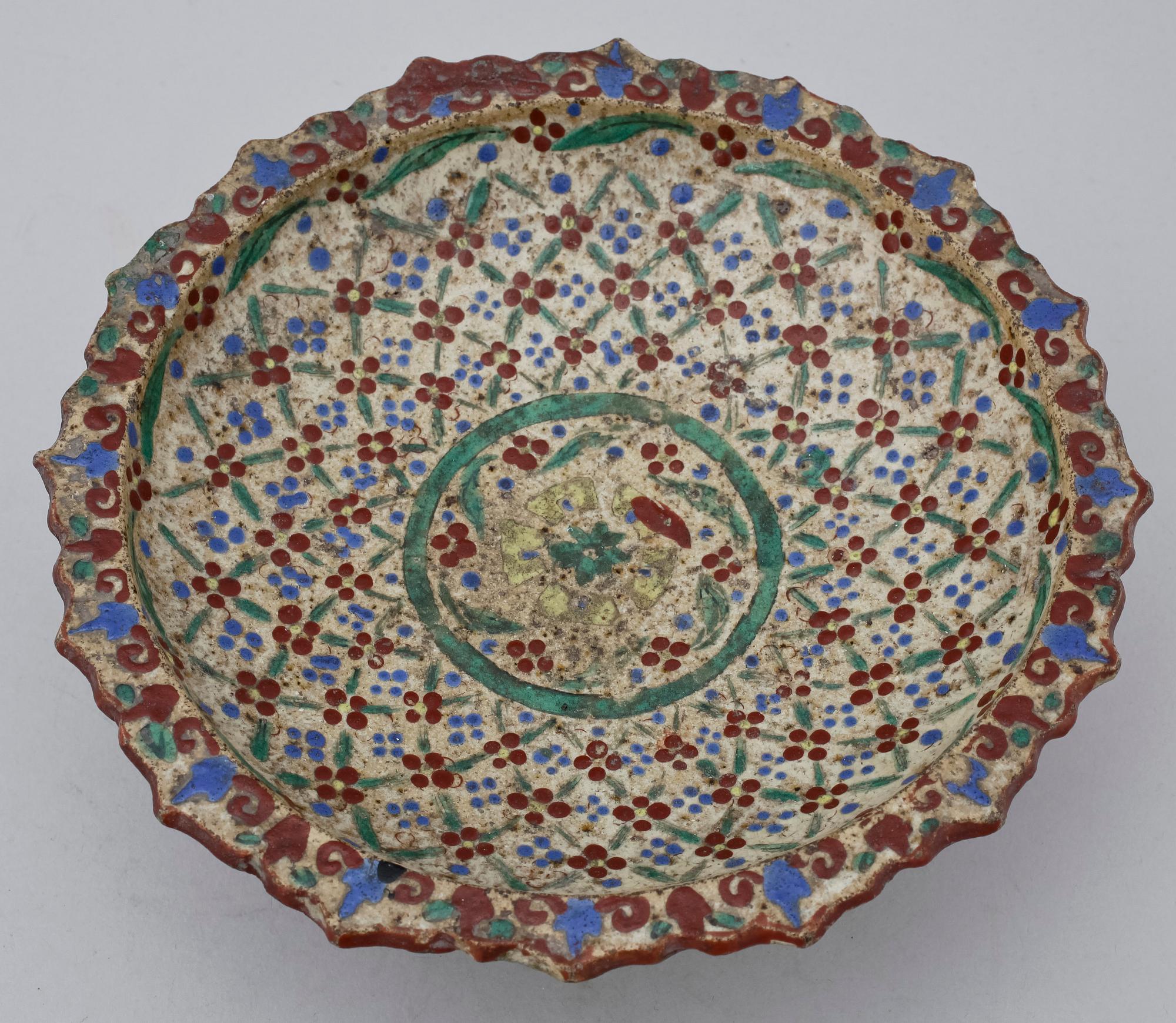 SKÅL PÅ FOT, keramik, Sydostasien, 1900-talets början.