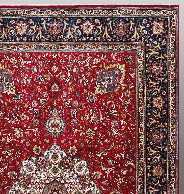 A CARPET, Tabriz, signed Zarei,   ca 429 x 300 cm.