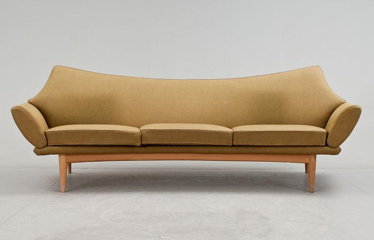 JOHANNES ANDERSEN, 3 delar, Fåtölj, Soffa och bord, Trensum Möbelfabrik, 1960-tal. Soffa etikettmärkt undertill.