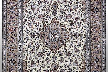 A carpet, Kashan, ca 291 x 203 cm.