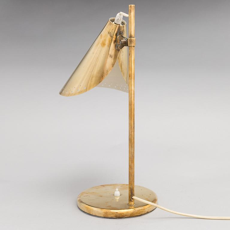A mid-20th century table lamp.