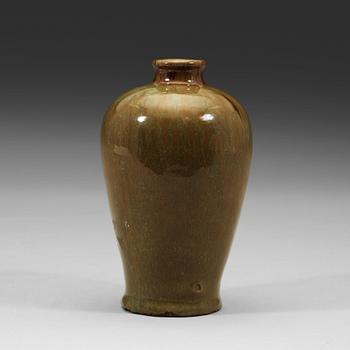 A meiping vase, Qing dynasty (1644-1912).