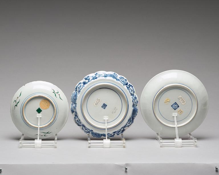 A set of three Japanese dishes, 18/19th Century.
