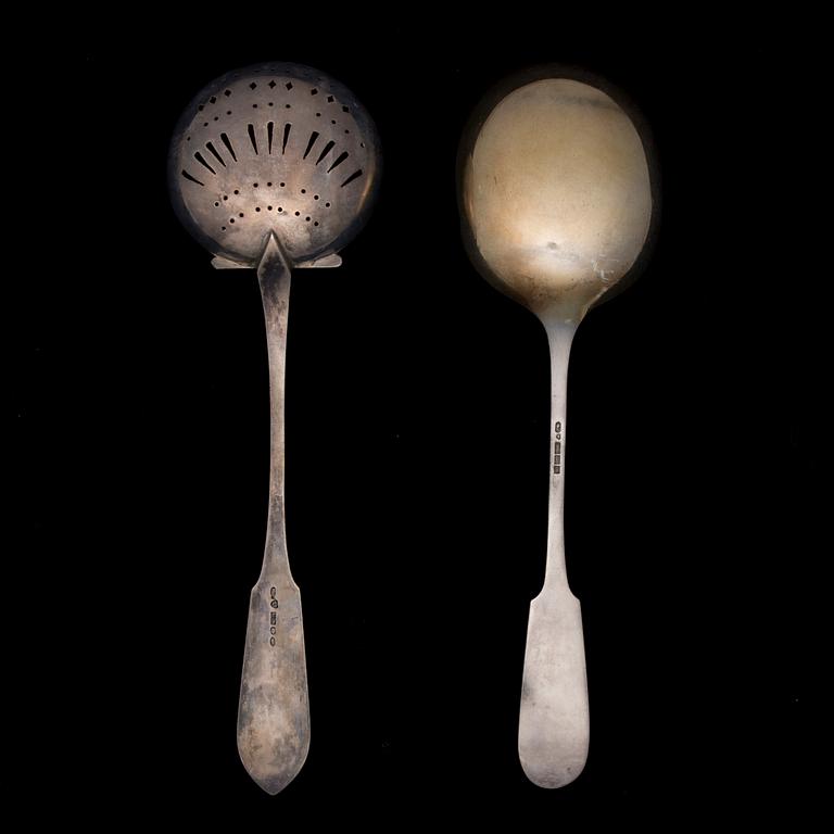 BESTICK, 26 delar, silver, "Helsingfors" Hopeakeskus, Tavastehus 1950-tal och Helsingfors 1905. Vikt med knivblad 1171g.