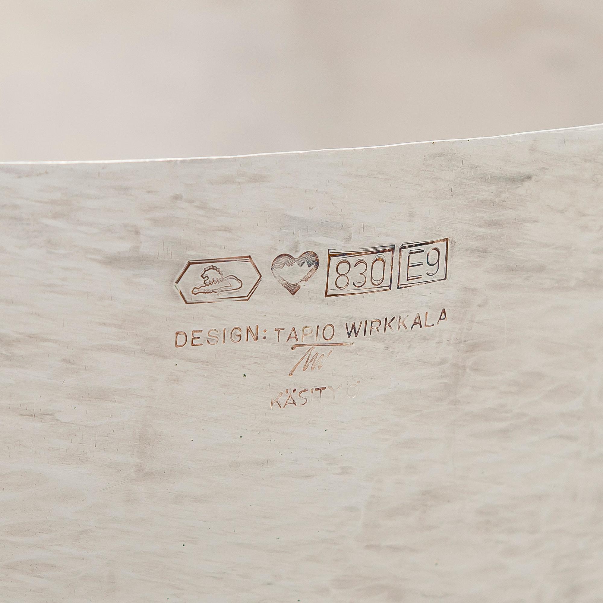 Tapio Wirkkala, malja, hopeaa, malli 243, Kultakeskus Hämeenlinna 2007.