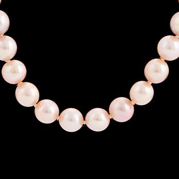 A pearl necklace with an 18K gold clasp by Gaudy according to information given.