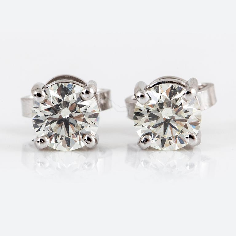 Brilliant-cut diamond earrings, totalt 1,11 ct,  K/Vs-si-p.