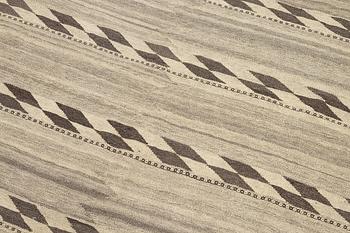 A persian kilim rug, c. 202 x 154 cm.