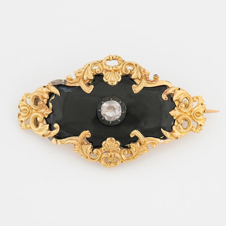 Enamel and old-cut diamond brooch, 18K gold.