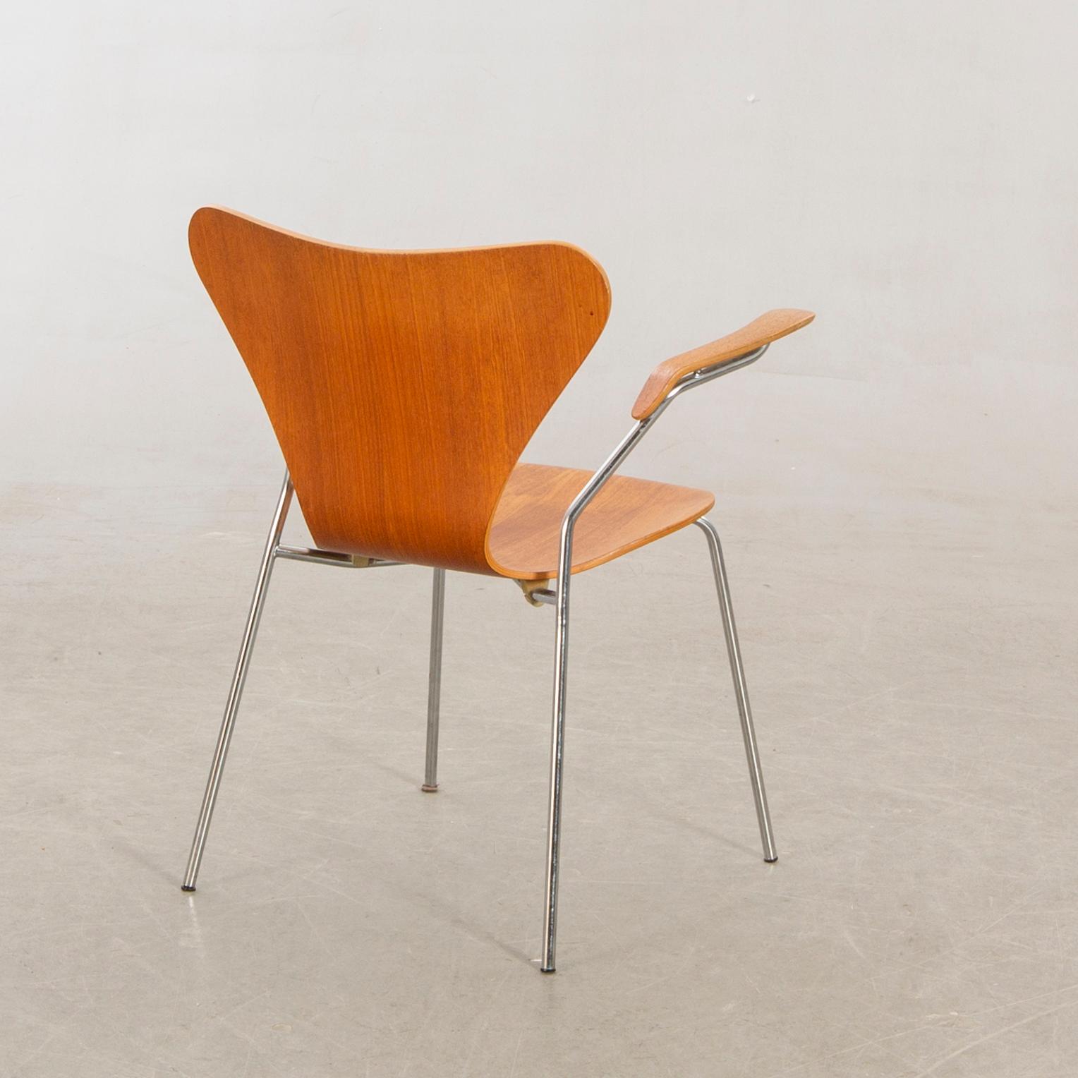 Arne Jacobsen, "Sjuan", teak, karmstol, Fritz Hansen.